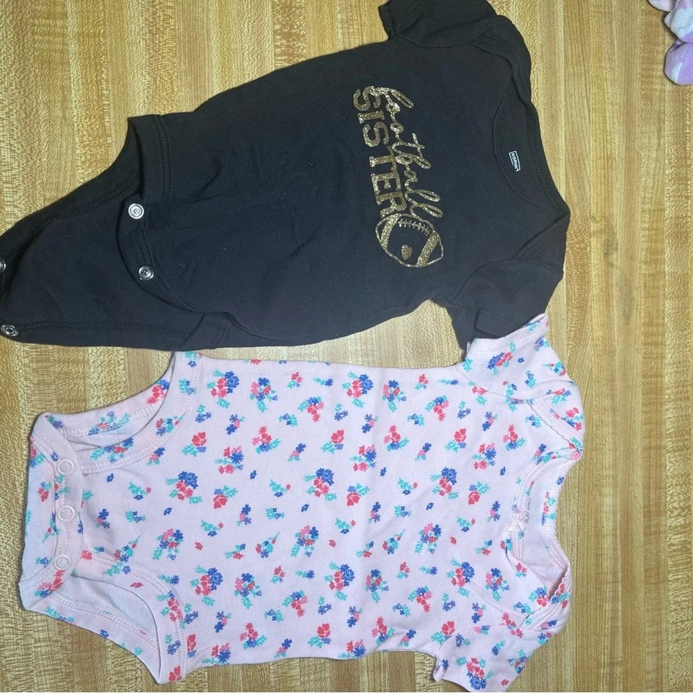 Assorted baby girls Pajamas/onesies Bundle - Picture 2 of 16
